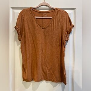 Max Studio V-Neck Short Sleeve Tee in Rust Brown